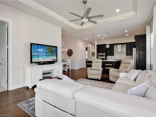 9225 Cayman DR, Naples, FL 34114