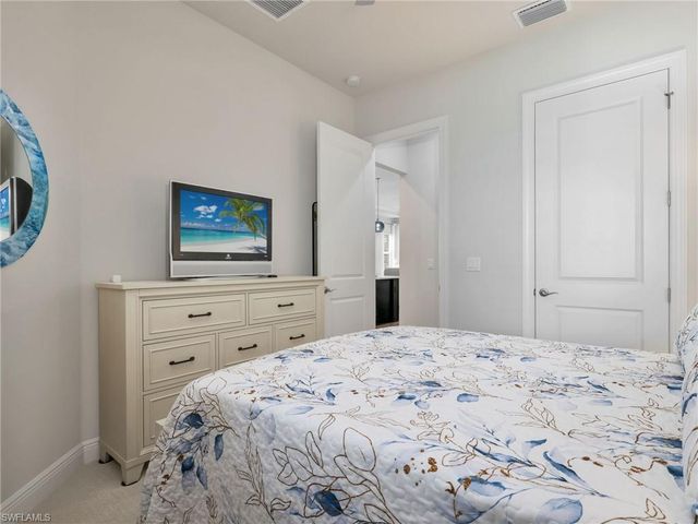 9225 Cayman DR, Naples, FL 34114