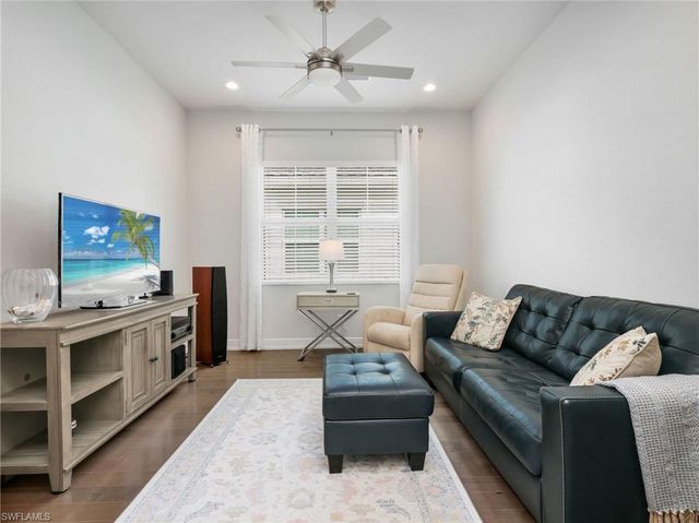 9225 Cayman DR, Naples, FL 34114