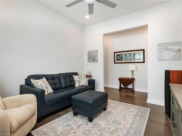 9225 Cayman DR, Naples, FL 34114