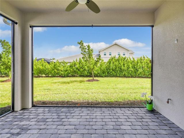 9225 Cayman DR, Naples, FL 34114