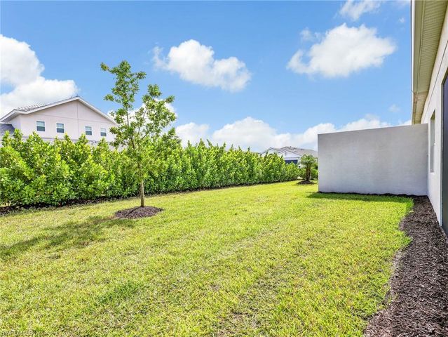 9225 Cayman DR, Naples, FL 34114