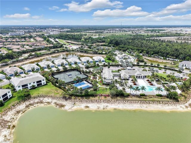 9225 Cayman DR, Naples, FL 34114