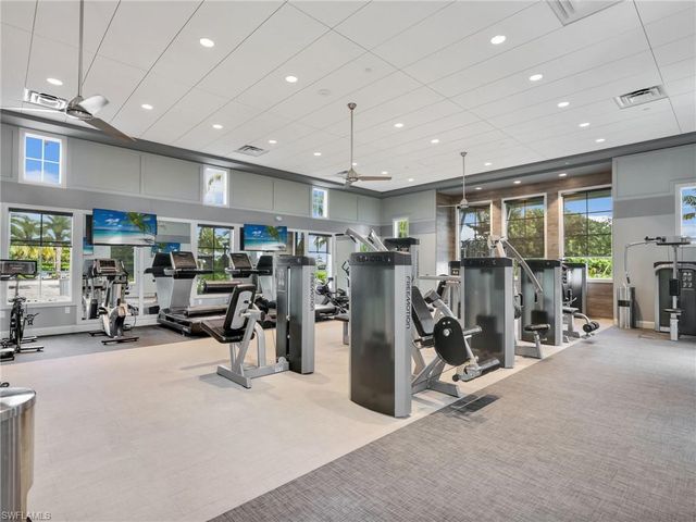 9225 Cayman DR, Naples, FL 34114