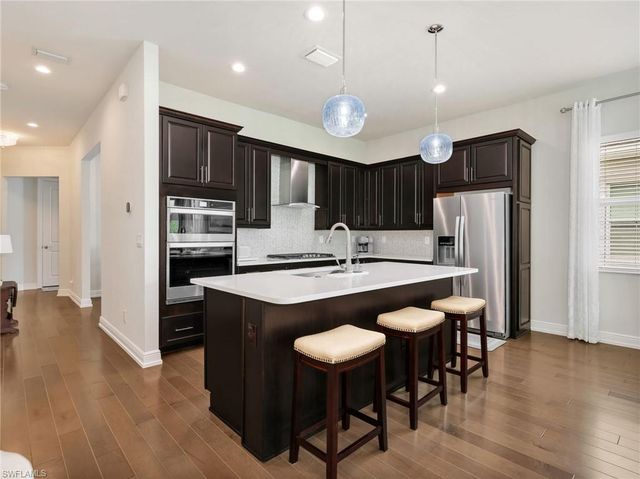 9225 Cayman DR, Naples, FL 34114