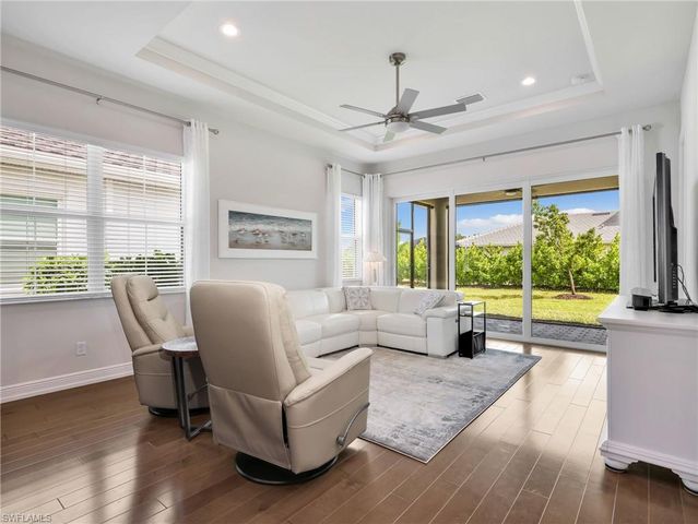 9225 Cayman DR, Naples, FL 34114