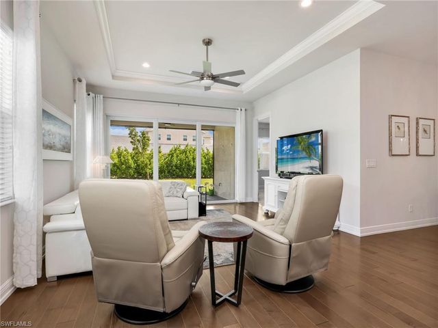 9225 Cayman DR, Naples, FL 34114