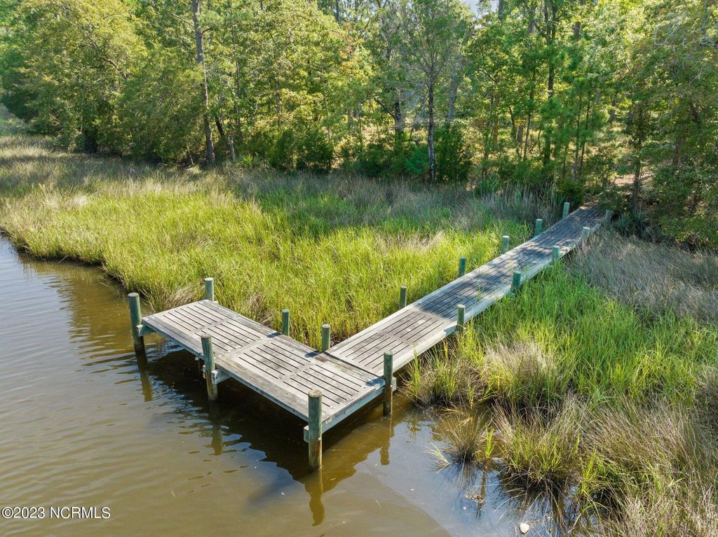 130 Queen Annes Court, Oriental, NC 28571