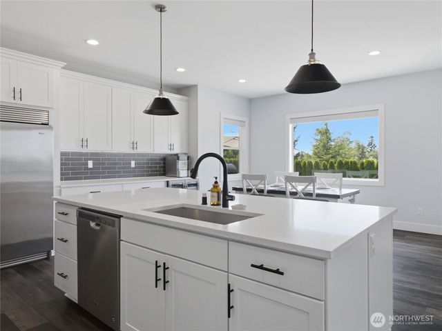 162 Mountain Crest Lane, Eatonville, WA 98328