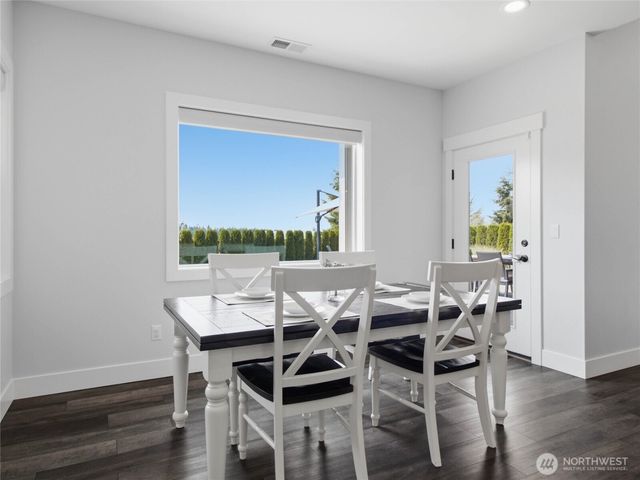 162 Mountain Crest Lane, Eatonville, WA 98328