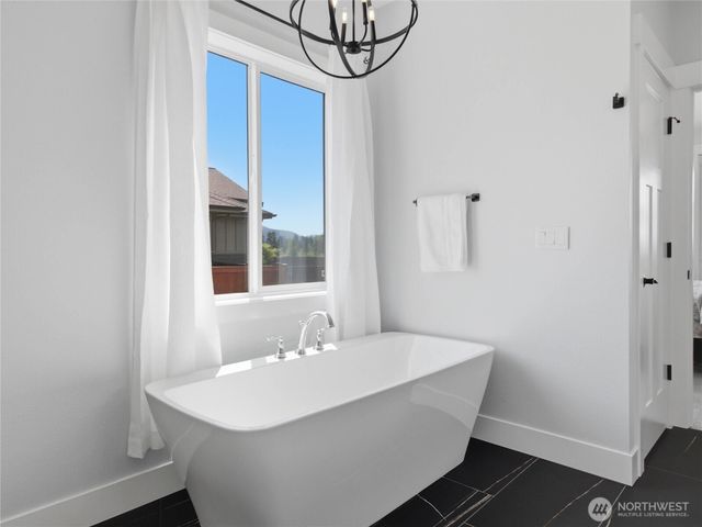 162 Mountain Crest Lane, Eatonville, WA 98328