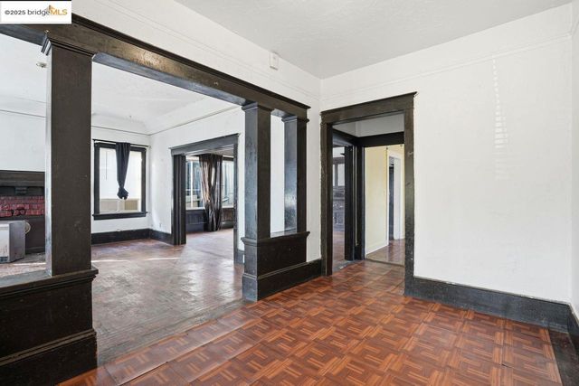 1068 Aileen St, Oakland, CA 94608