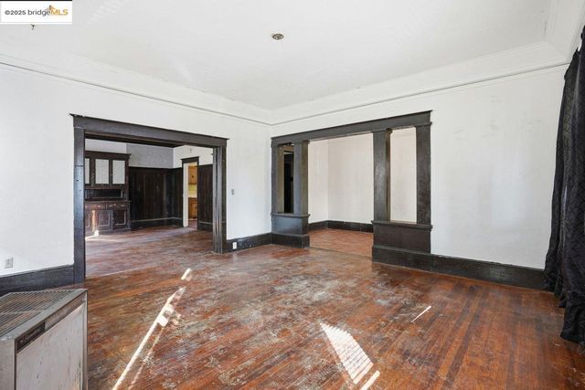 1068 Aileen St, Oakland, CA 94608