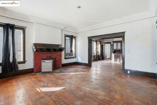 1068 Aileen St, Oakland, CA 94608