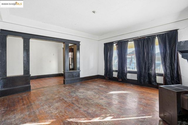 1068 Aileen St, Oakland, CA 94608