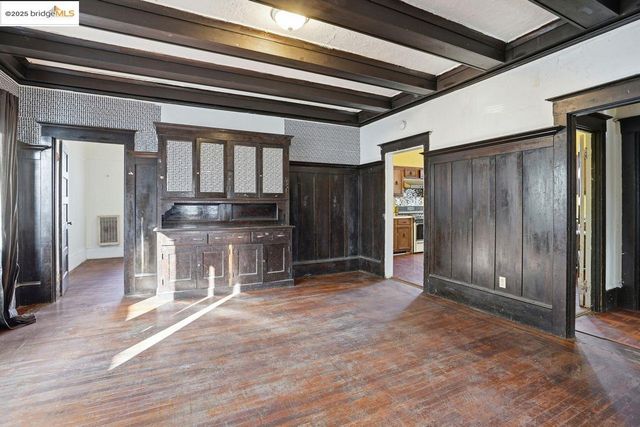 1068 Aileen St, Oakland, CA 94608