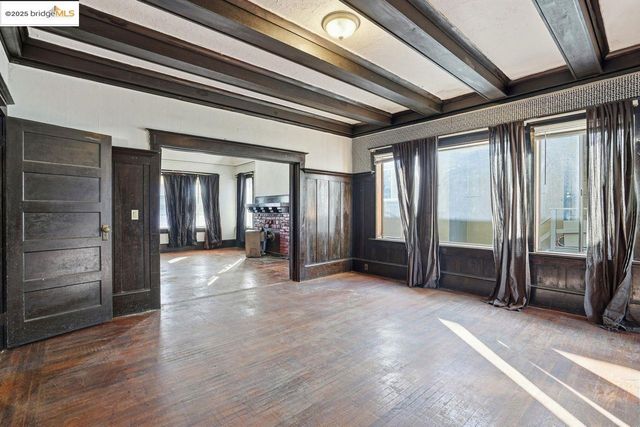 1068 Aileen St, Oakland, CA 94608