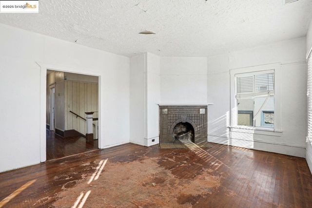 1068 Aileen St, Oakland, CA 94608