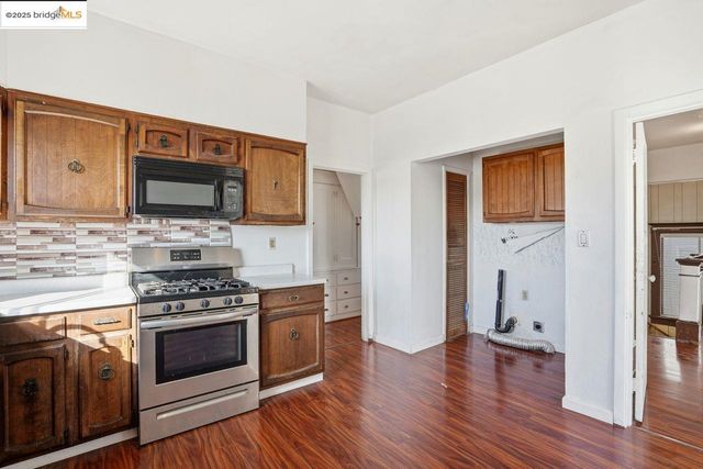 1068 Aileen St, Oakland, CA 94608