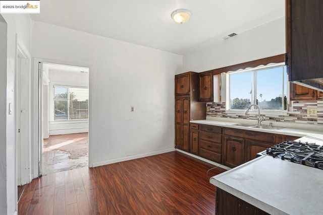 1068 Aileen St, Oakland, CA 94608