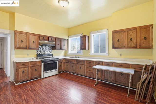 1068 Aileen St, Oakland, CA 94608