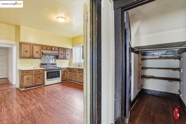 1068 Aileen St, Oakland, CA 94608