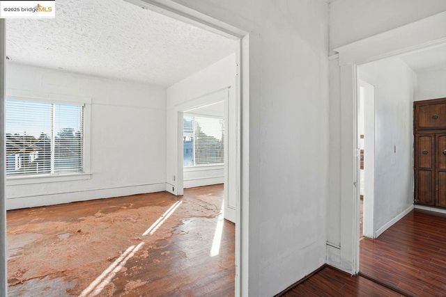 1068 Aileen St, Oakland, CA 94608