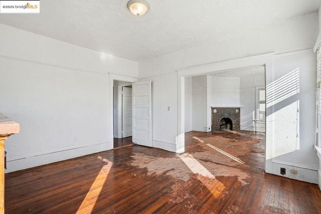 1068 Aileen St, Oakland, CA 94608