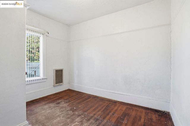 1068 Aileen St, Oakland, CA 94608