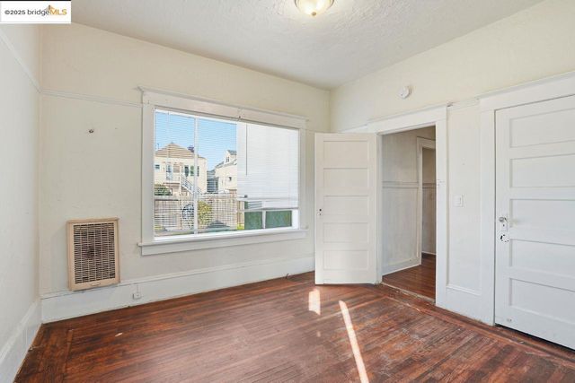 1068 Aileen St, Oakland, CA 94608