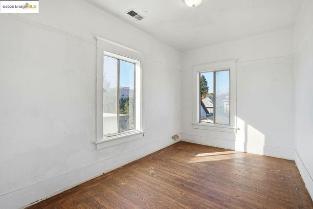 1068 Aileen St, Oakland, CA 94608