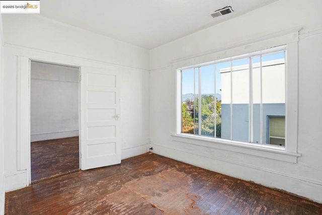 1068 Aileen St, Oakland, CA 94608