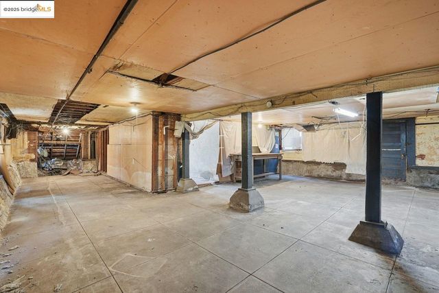 1068 Aileen St, Oakland, CA 94608