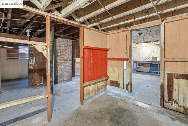 1068 Aileen St, Oakland, CA 94608