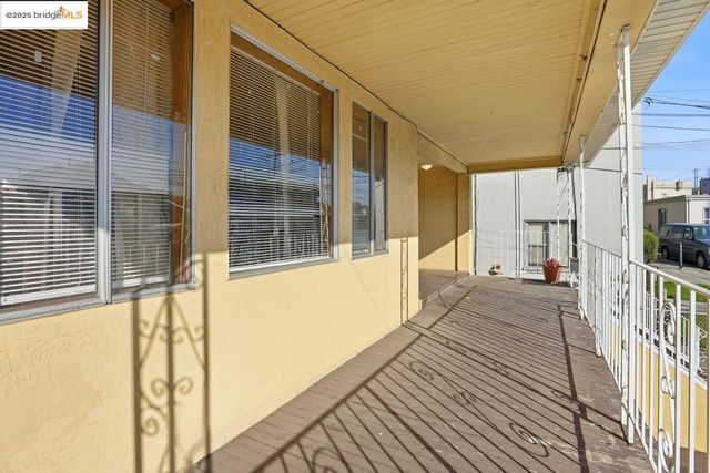 1068 Aileen St, Oakland, CA 94608