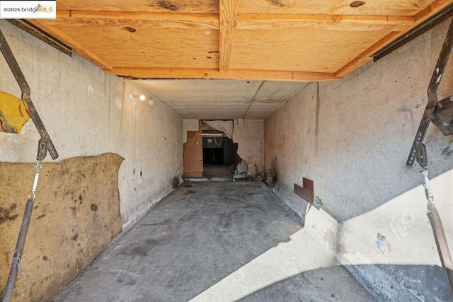 1068 Aileen St, Oakland, CA 94608