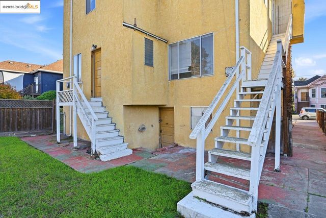 1068 Aileen St, Oakland, CA 94608