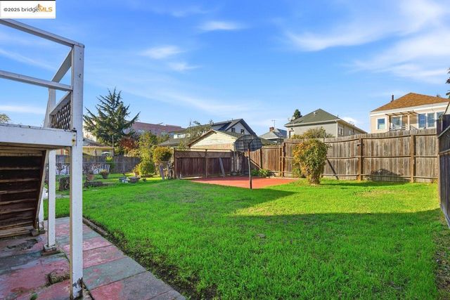 1068 Aileen St, Oakland, CA 94608