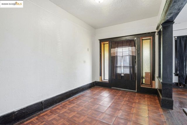 1068 Aileen St, Oakland, CA 94608