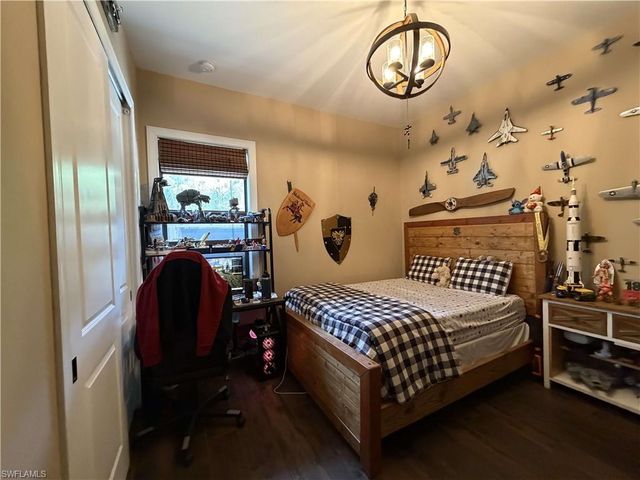 190 2nd ST SE, Naples, FL 34117