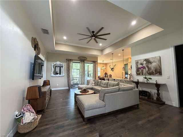 190 2nd ST SE, Naples, FL 34117