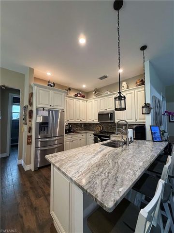 190 2nd ST SE, Naples, FL 34117