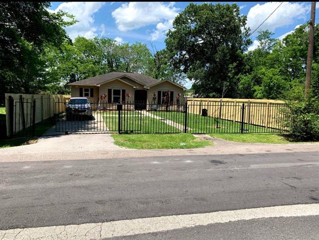 3240 W Euclid Street, Beaumont, TX 77705