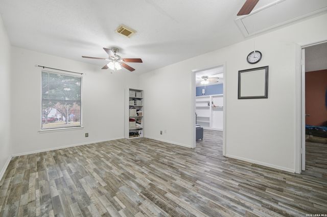 11173 Moonlit Park, San Antonio, TX 78249