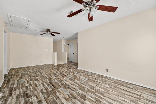 11173 Moonlit Park, San Antonio, TX 78249