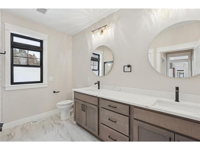 1198 60th St, Hudson, WI 54016