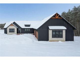 1198 60th St, Hudson, WI 54016