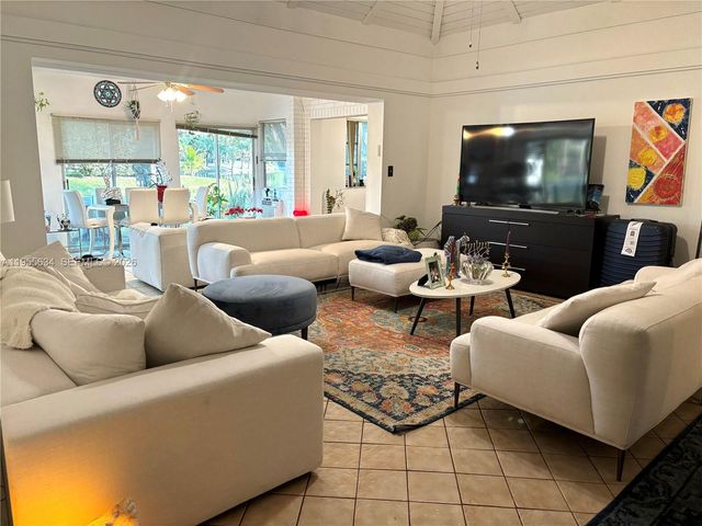 5700 White Hickory Cir, Tamarac, FL 33319