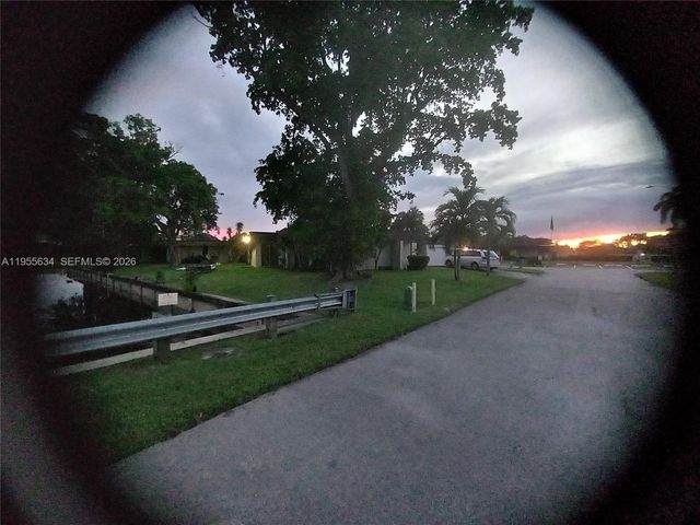 5700 White Hickory Cir, Tamarac, FL 33319