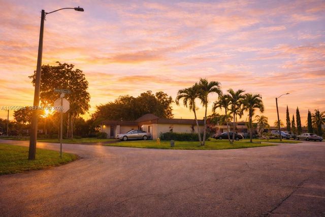 5700 White Hickory Cir, Tamarac, FL 33319